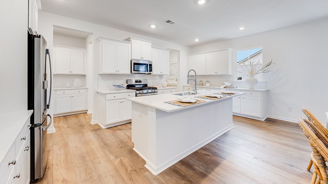 3565 Jasper Kitchen 1of5 F1 Base3