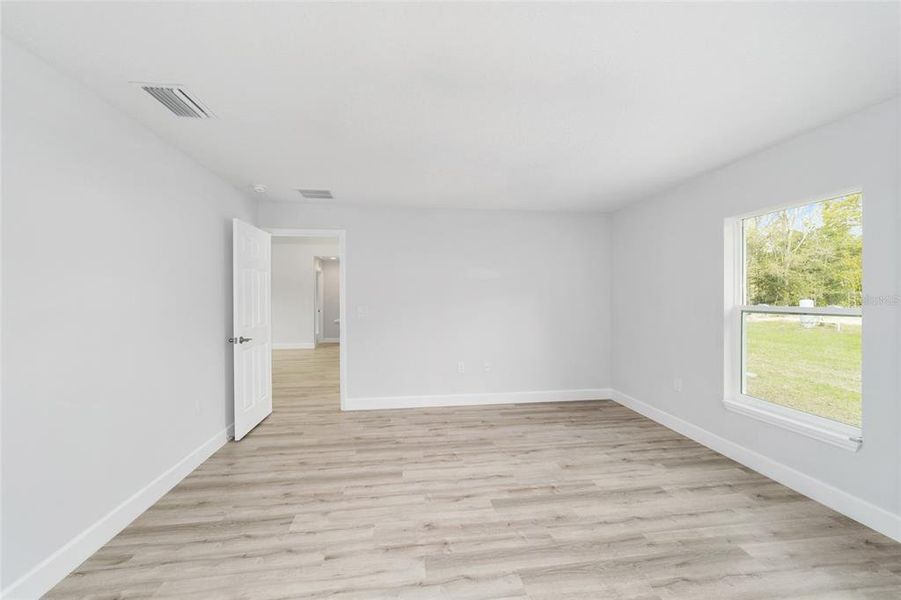 Spacious, unfurnished interior of a new home in , Ocala (Image 35).