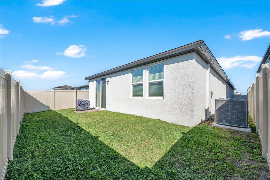 Exterior details and patio area of a home in , Haines City (Image 3).