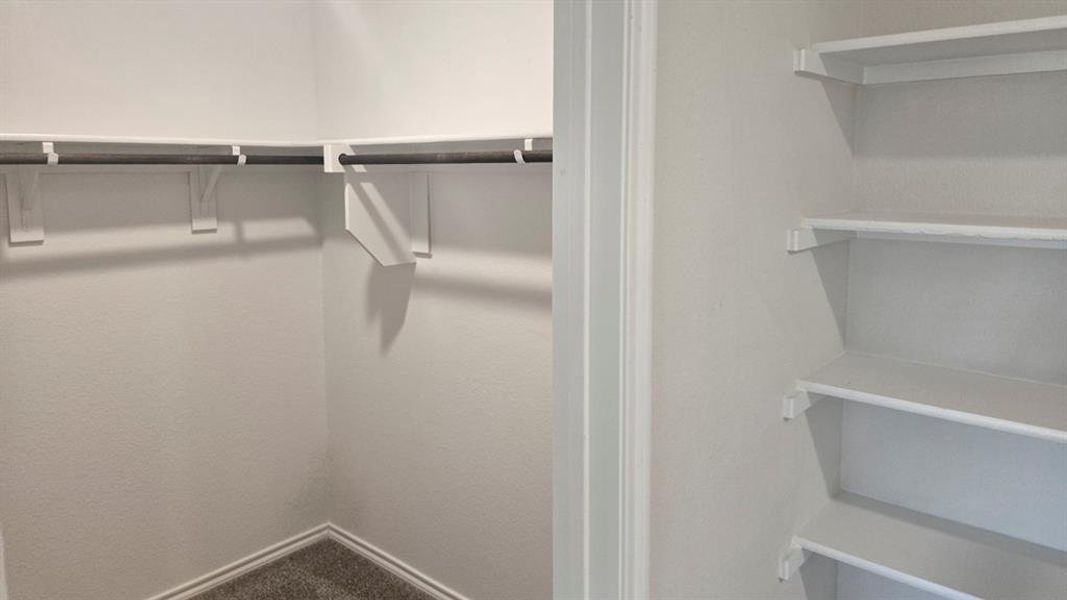 Spacious, unfurnished interior of a new home in Hanolley Hills, Sherman (Image 10).