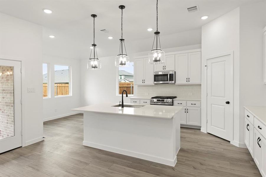 12. 1512 Eagle Meadow - Kitchen (3) 12. 1512 Eagle Meadow - Kitchen (3)