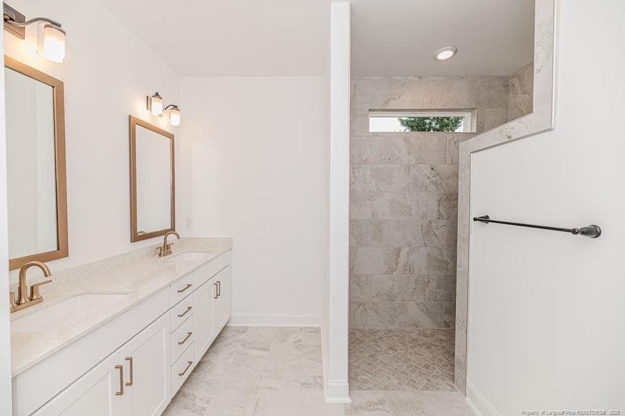 Owners Bath View2 Owners Bath View2