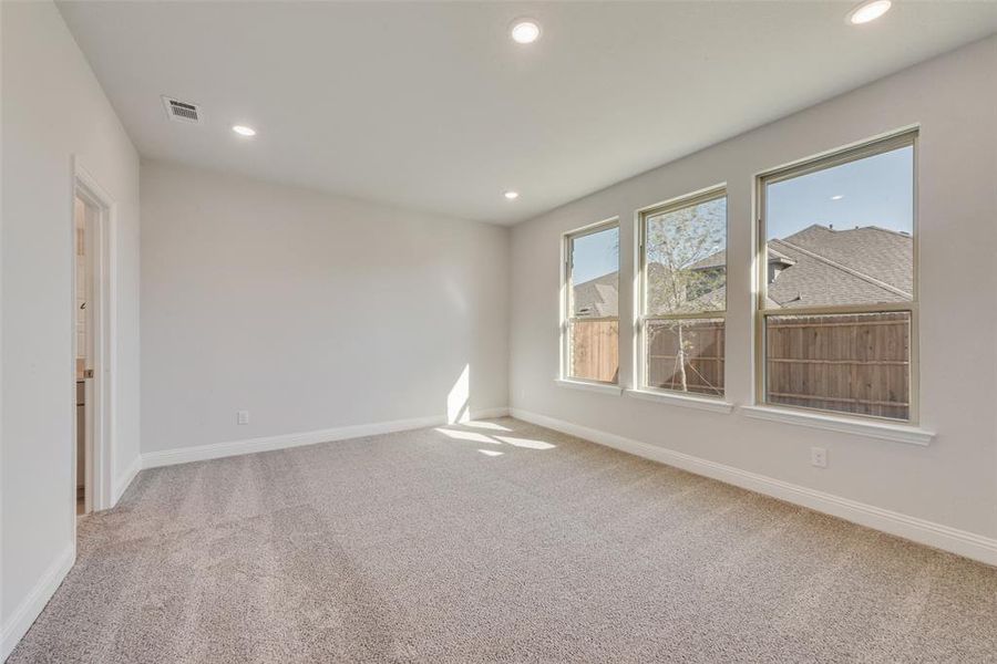 Spacious, unfurnished interior of a new home in Villages of Hurricane Creek, Anna (Image 29). Spacious, unfurnished interior of a new home in Villages of Hurricane Creek, Anna (Image 29).