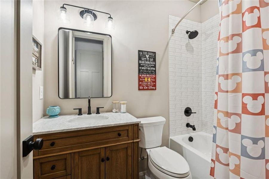 Furnished interior view inside a new home in , Dahlonega (Image 35).
