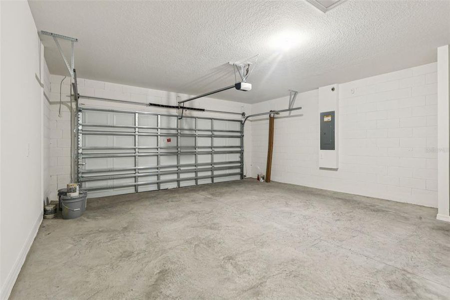 Spacious, unfurnished interior of a new home in Bradbury Creek - Signature Series, Haines City (Image 30).