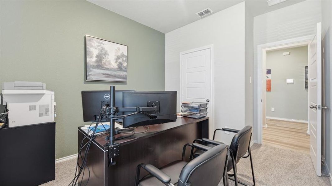 Furnished interior view inside a new home in Trails of Elizabeth Creek, Fort Worth (Image 26).