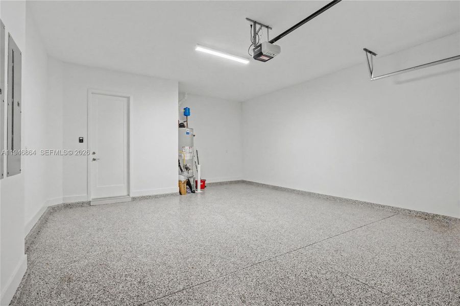 Spacious, unfurnished interior of a new home in , Boca Raton (Image 25).