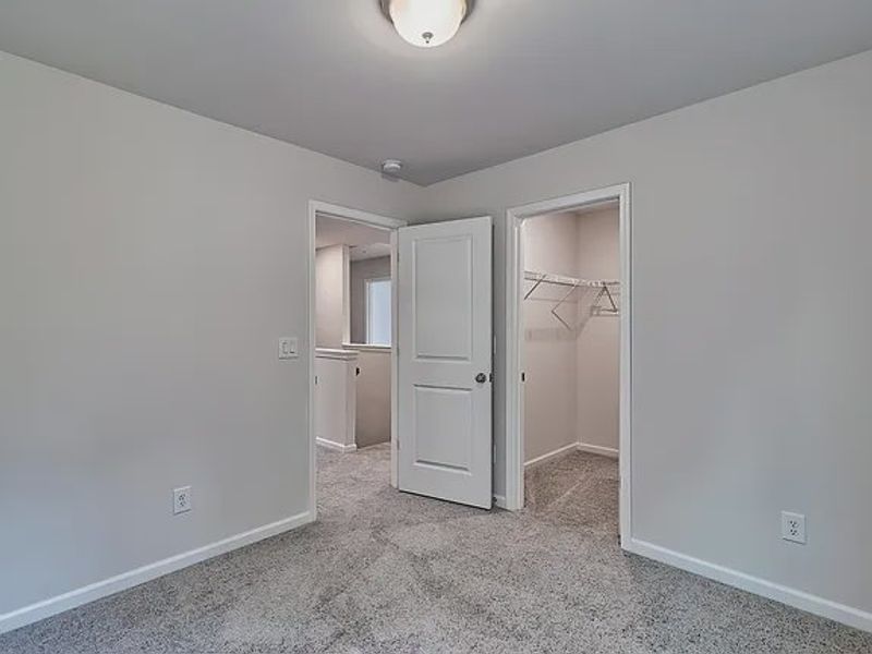 Spacious, unfurnished interior of a new home in Emanuel Creek, West Columbia (Image 14).