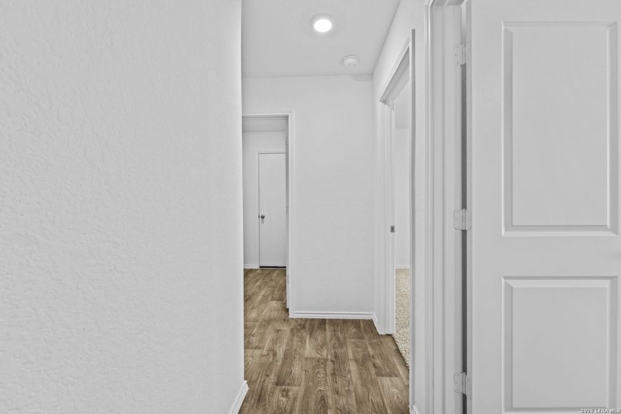 Spacious, unfurnished interior of a new home in Avenida, Converse (Image 25).