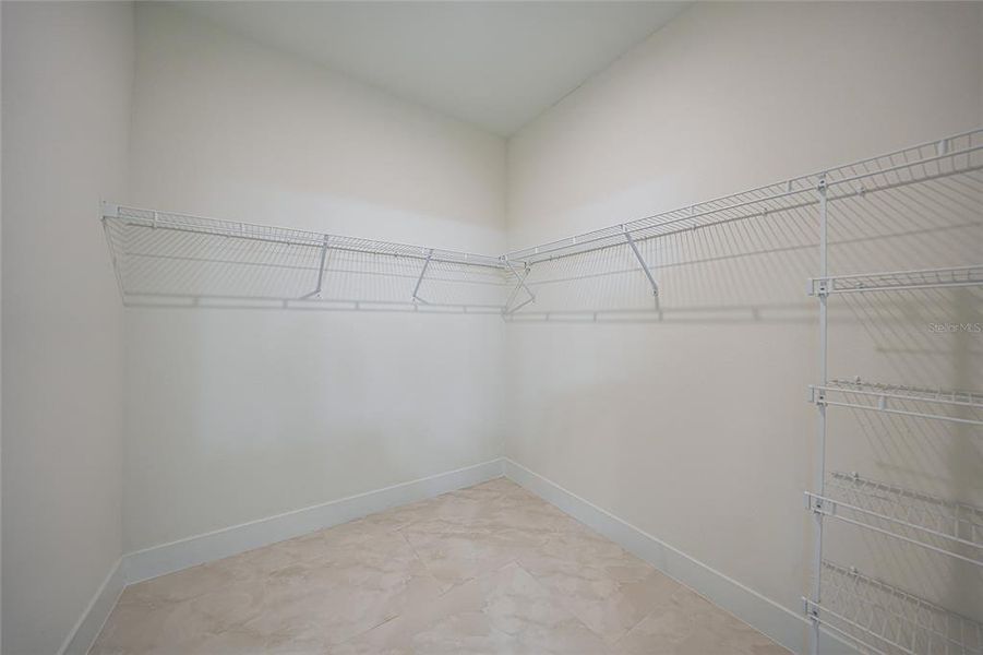 Spacious, unfurnished interior of a new home in , Englewood (Image 43).