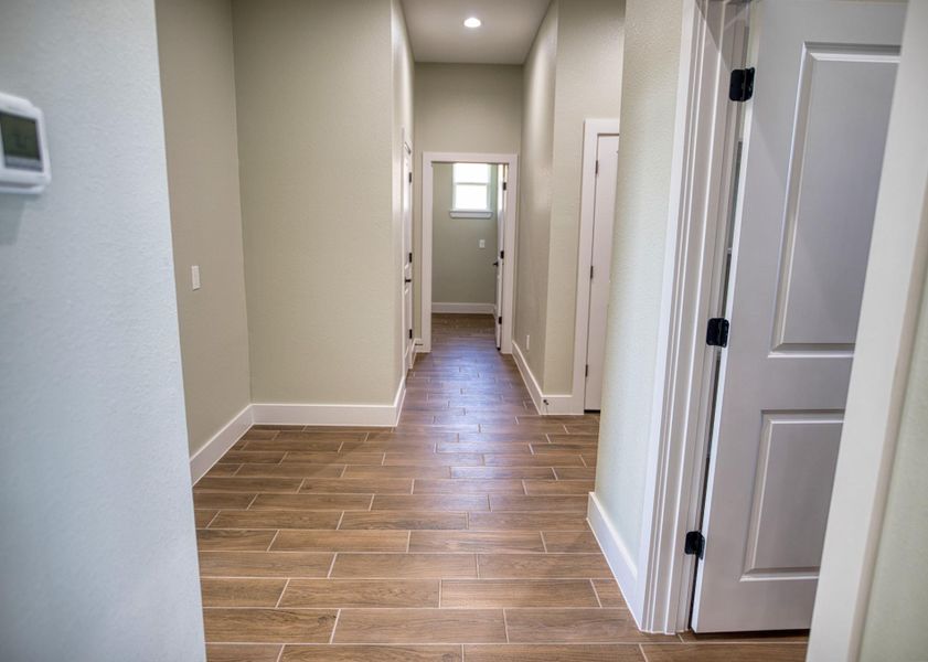Spacious, unfurnished interior of a new home in , Angleton (Image 21).