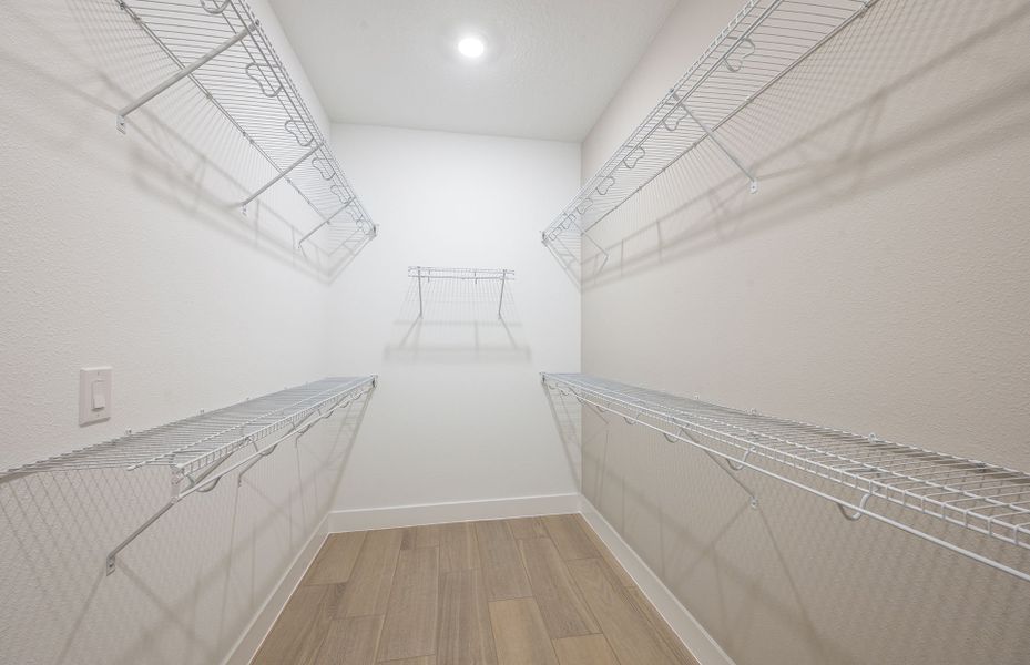 Representative unfurnished interior of a home built from the Berkley Grand by Pulte Homes in Two Rivers, Zephyrhills (Image 23).