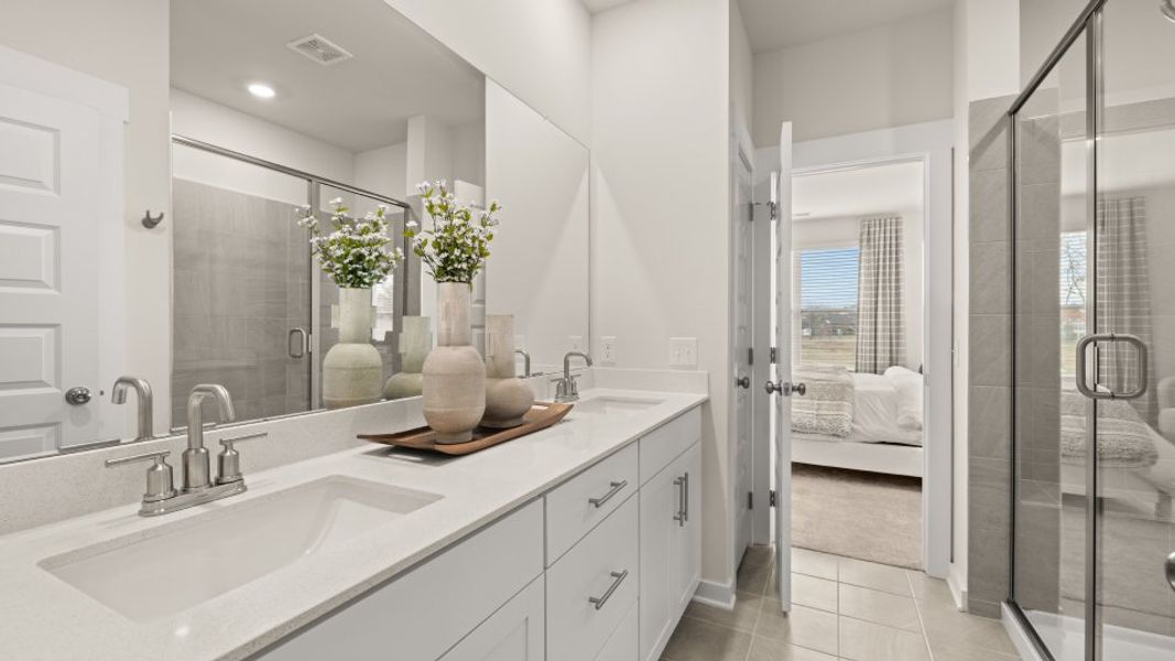 3731 Hawthorne Owners Bath 2of3 F1