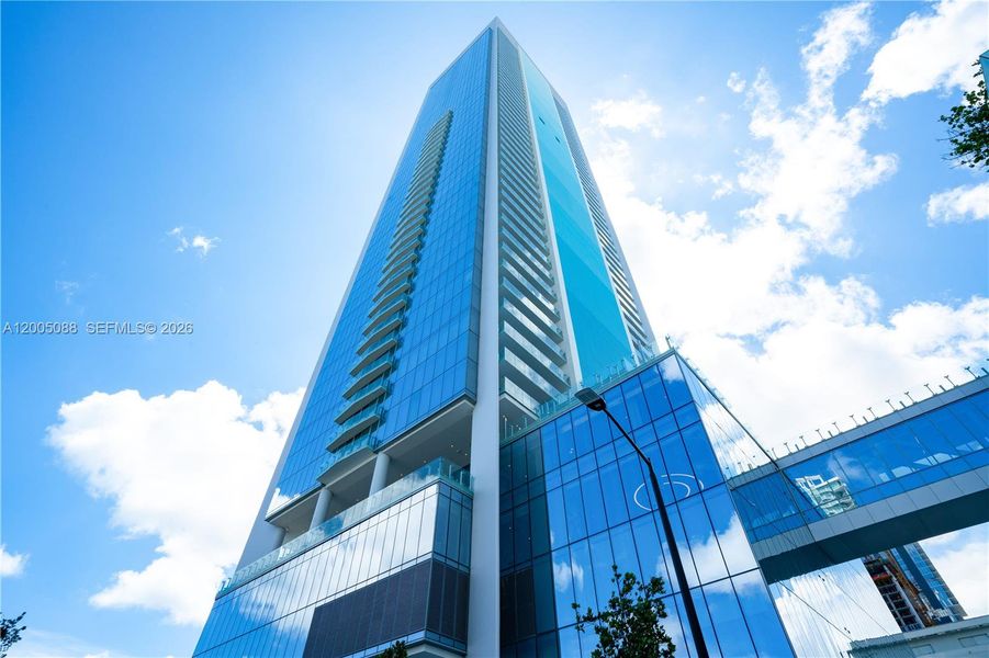 Condo located in Miami, FL showcasing its design and architecture (Image 21).