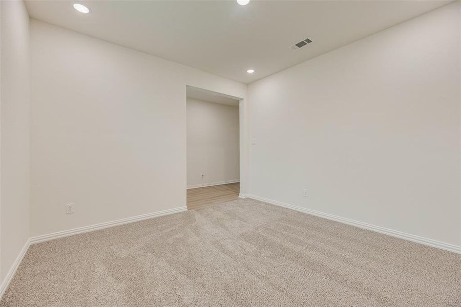 Spacious, unfurnished interior of a new home in Villages of Hurricane Creek, Anna (Image 15).