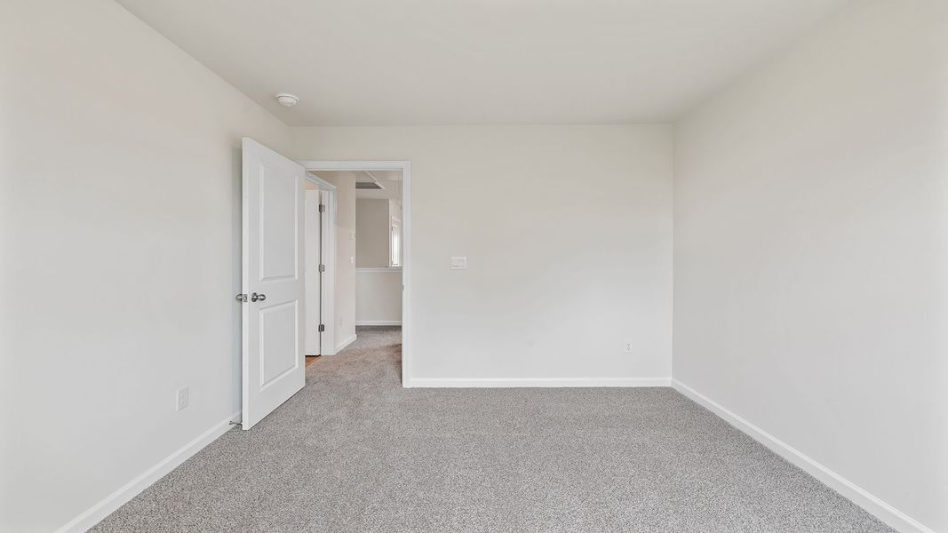 Spacious, unfurnished interior of a new home in Cloverdale Hills, Piedmont (Image 25).