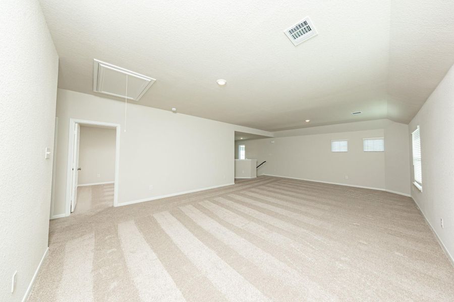 Spacious, unfurnished interior of a new home in Bammel Oaks, Houston (Image 15).