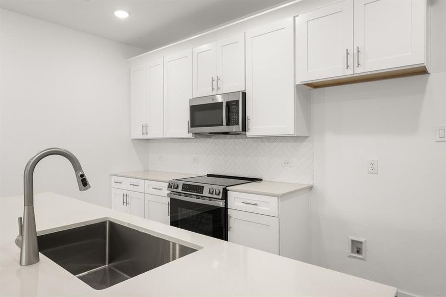 7621 Dakota- Kitchen-7473