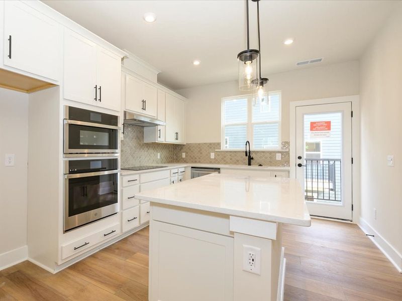 Furnished interior view inside a new home in Context at Oakhurst, Charlotte (Image 6). Furnished interior view inside a new home in Context at Oakhurst, Charlotte (Image 6).