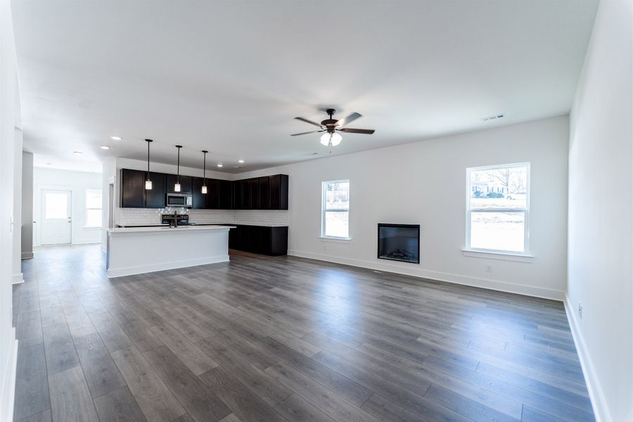 Spacious, unfurnished interior of a new home in Brush Creek, Fairview (Image 23).