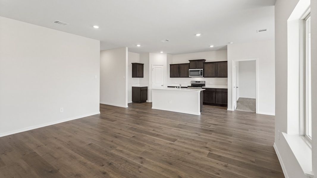 Spacious, unfurnished interior of a new home in Blaire Lake, Tyler (Image 10). Spacious, unfurnished interior of a new home in Blaire Lake, Tyler (Image 10).