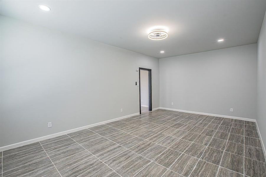 Unfurnished room with recessed lighting and baseboards