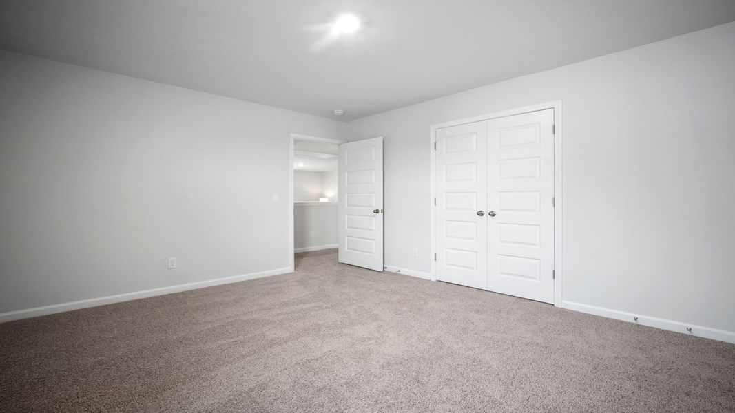 Spacious, unfurnished interior of a new home in Holly Oaks, Statesboro (Image 38).