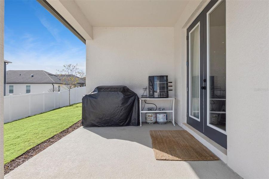 Exterior details and patio area of a home in , Minneola (Image 4).