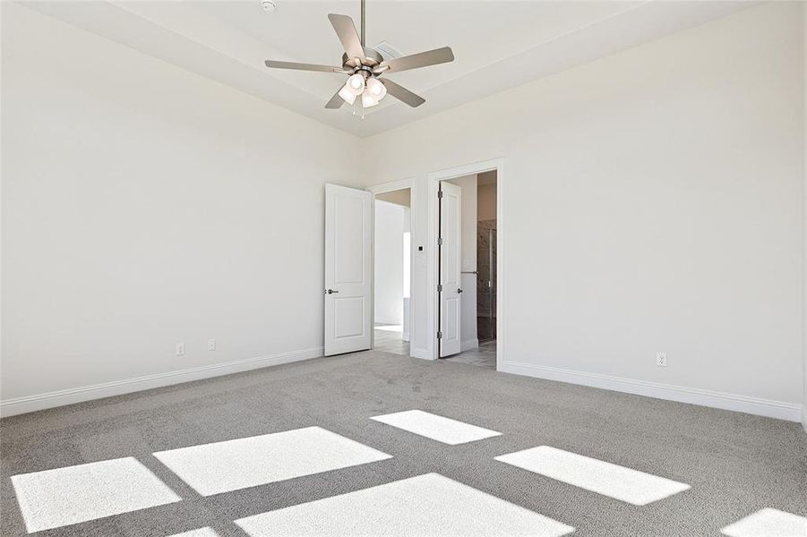 Unfurnished room featuring light carpet and ceiling fan