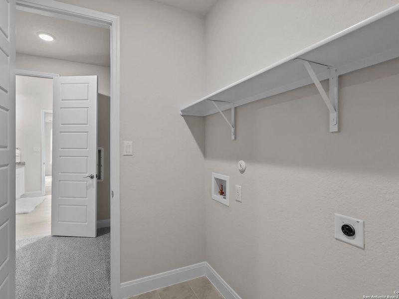 Spacious, unfurnished interior of a new home in Ladera, San Antonio (Image 24).