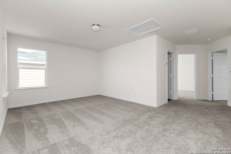 Spacious, unfurnished interior of a new home in Knox Ridge, Converse (Image 10).