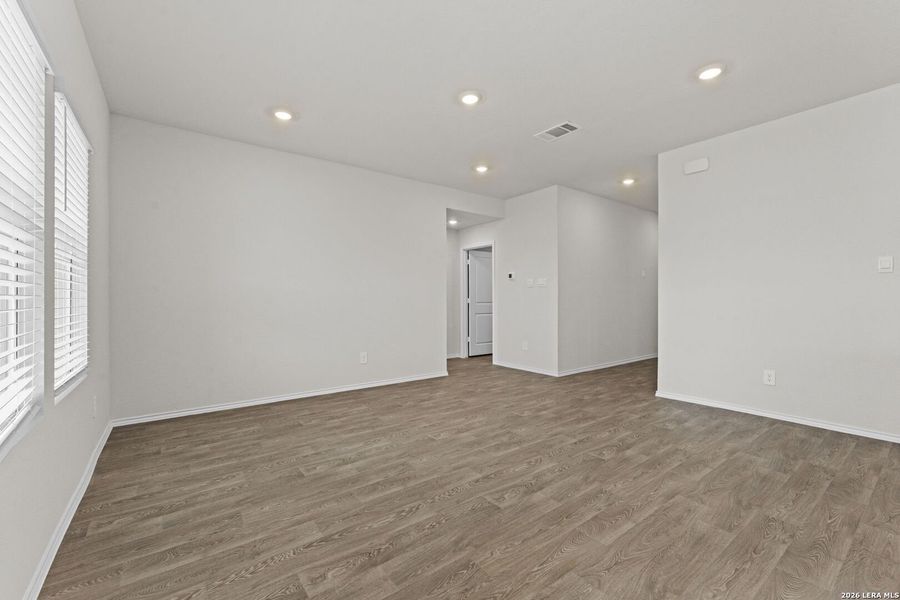 Spacious, unfurnished interior of a new home in Navarro Fields, Seguin (Image 10).