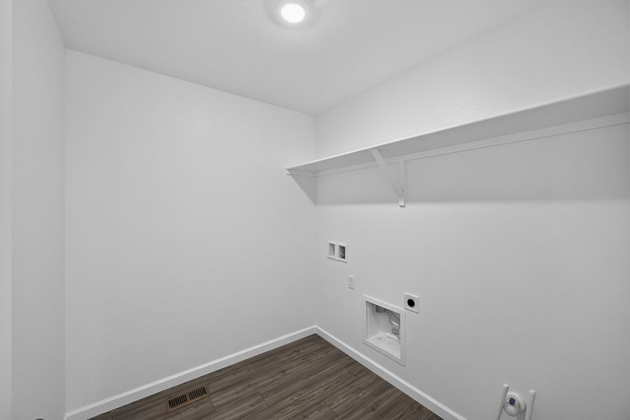 Spacious, unfurnished interior of a new home in Sky Ranch, Watkins (Image 25). Spacious, unfurnished interior of a new home in Sky Ranch, Watkins (Image 25).