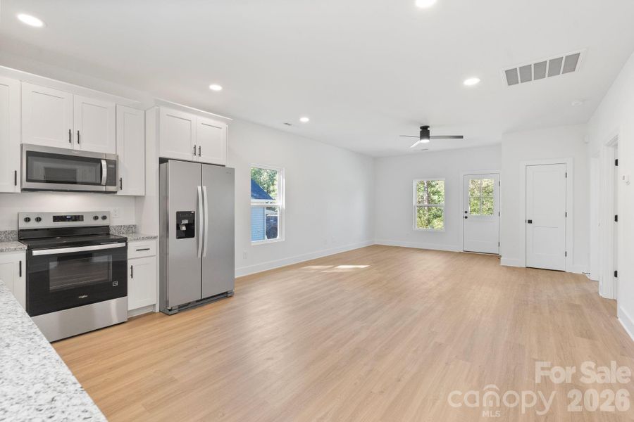 Spacious, unfurnished interior of a new home in , Shelby (Image 23).