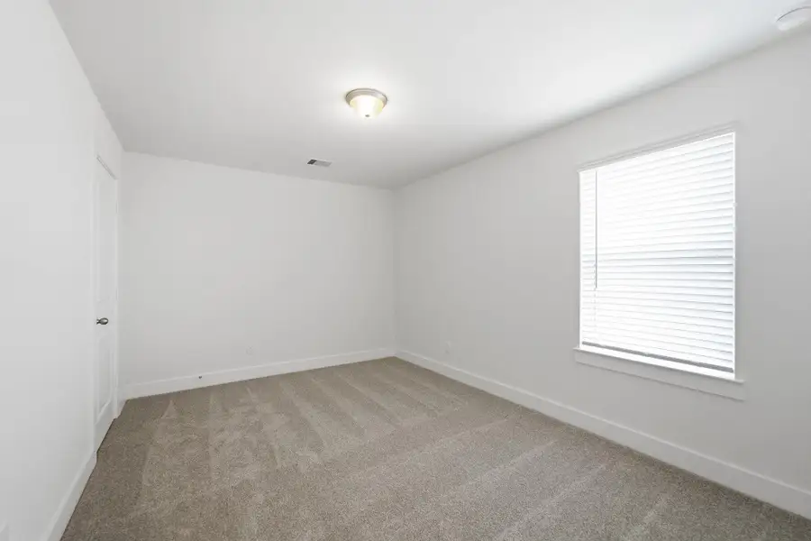 Spacious, unfurnished interior of a new home in Sierra Vista, Rosharon (Image 18).