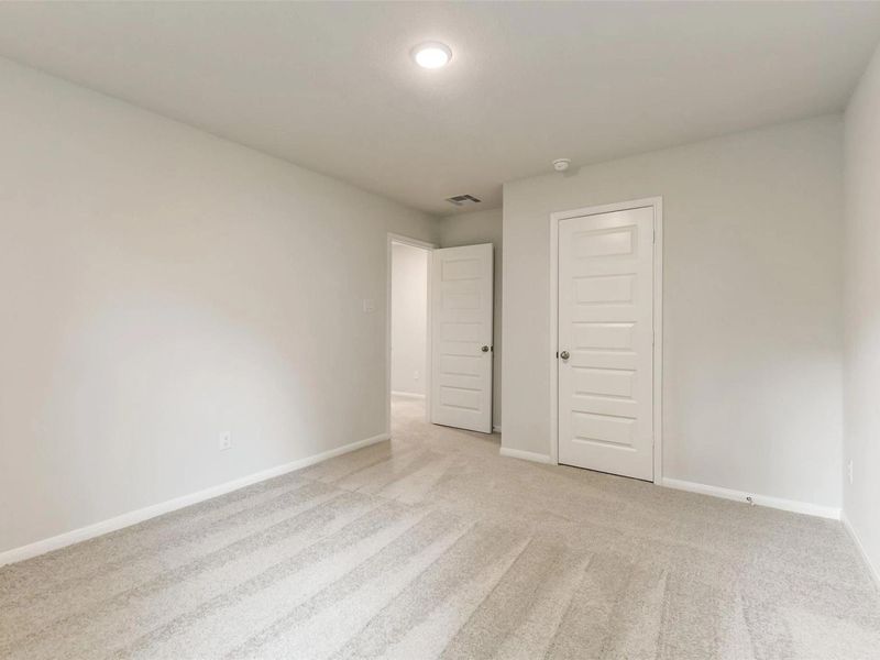 Spacious, unfurnished interior of a new home in Caney Creek Place, Conroe (Image 32).