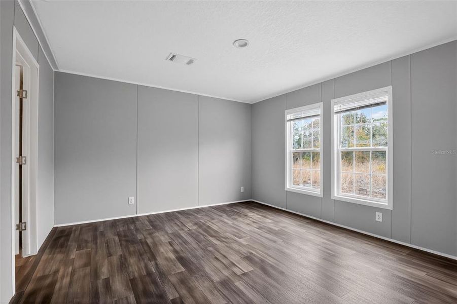 Spacious, unfurnished interior of a new home in , Crystal River (Image 16).