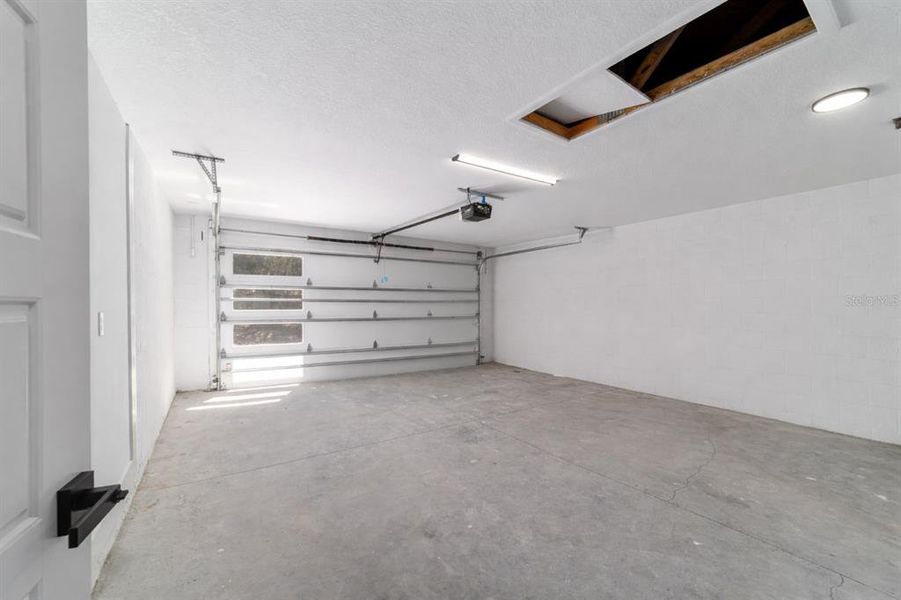 Spacious, unfurnished interior of a new home in , Dunnellon (Image 36).