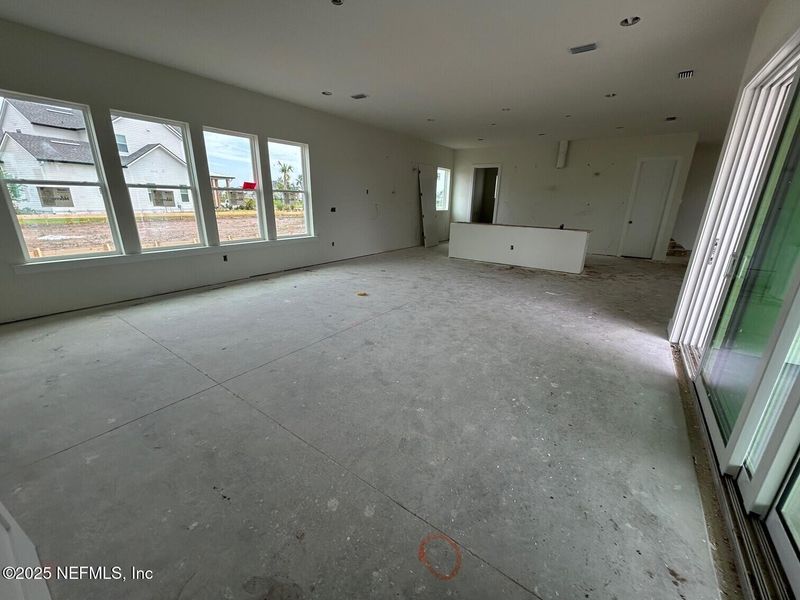 Spacious, unfurnished interior of a new home in Seven Pines, Jacksonville (Image 5).