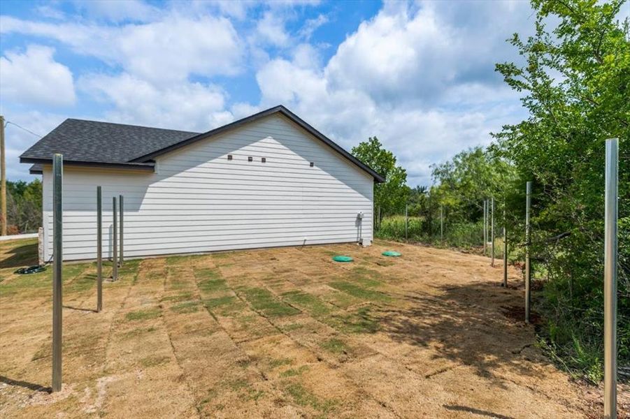 Exterior details and patio area of a home in , Granbury (Image 3).