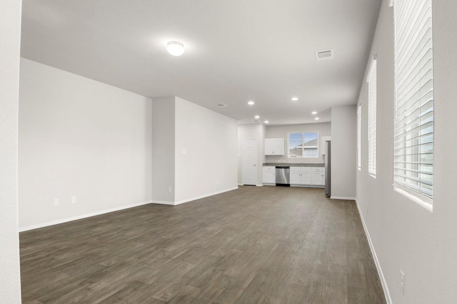 Spacious, unfurnished interior of a new home in Casetta Ranch, Kyle (Image 16).