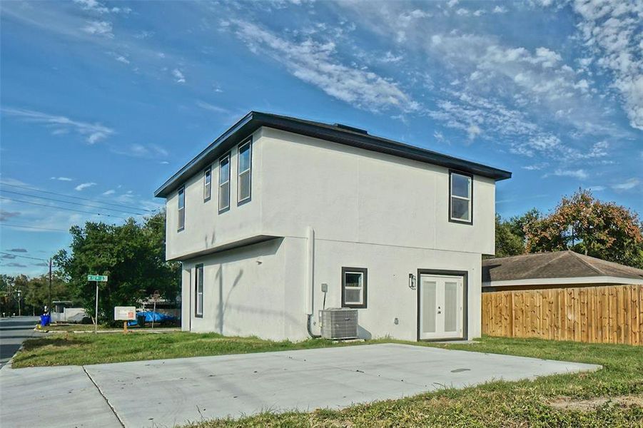Exterior details and patio area of a home in , Lakeland (Image 22).