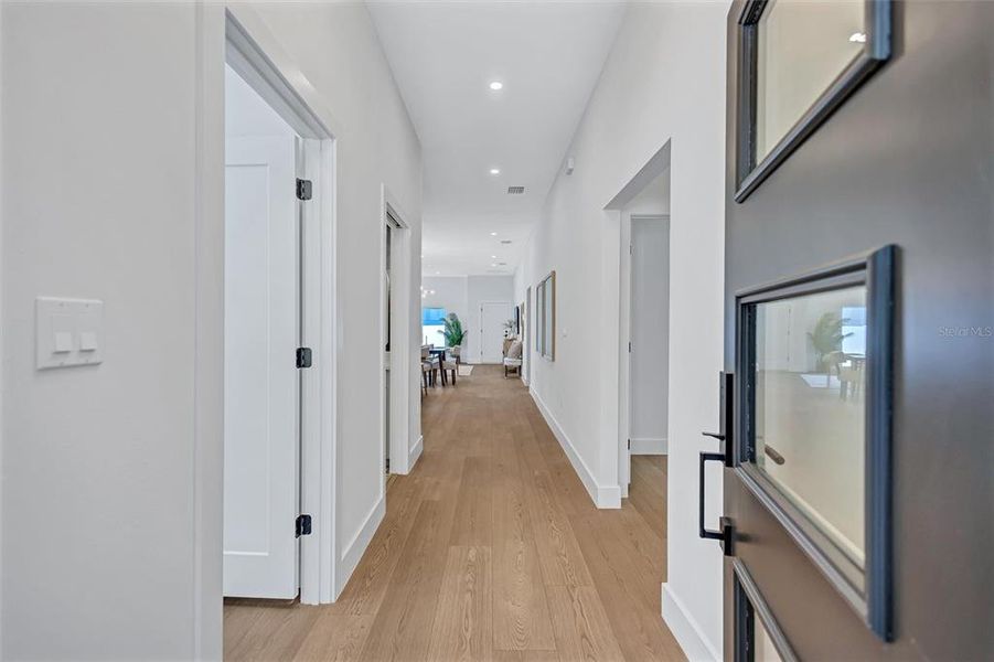 Spacious, unfurnished interior of a new home in , St. Petersburg (Image 18).