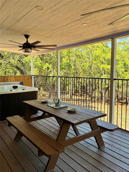Wooden terrace with Pine Views