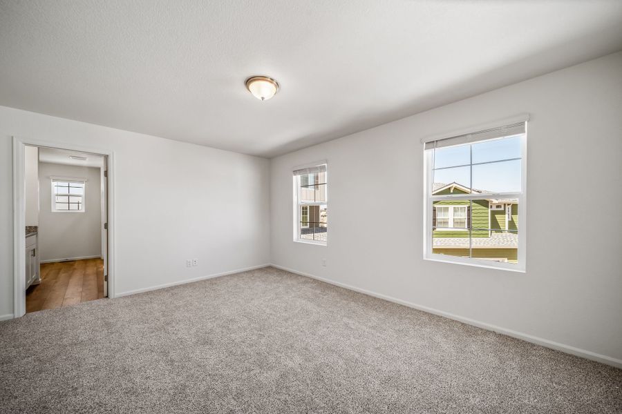 Spacious, unfurnished interior of a new home in Reunion, Commerce City (Image 20).