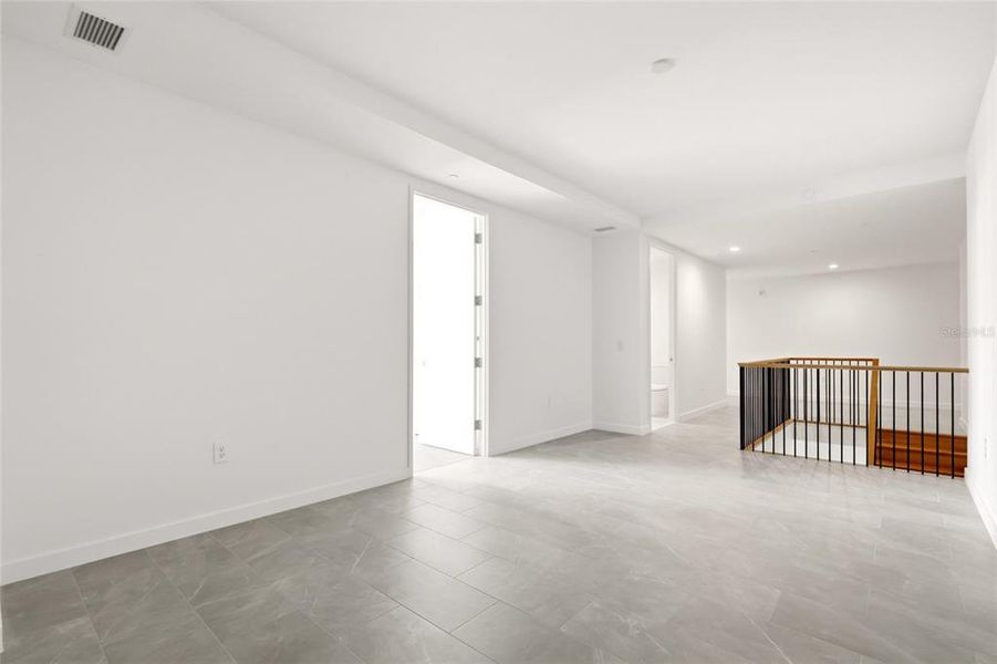 Spacious, unfurnished interior of a new home in , St. Petersburg (Image 55). Spacious, unfurnished interior of a new home in , St. Petersburg (Image 55).