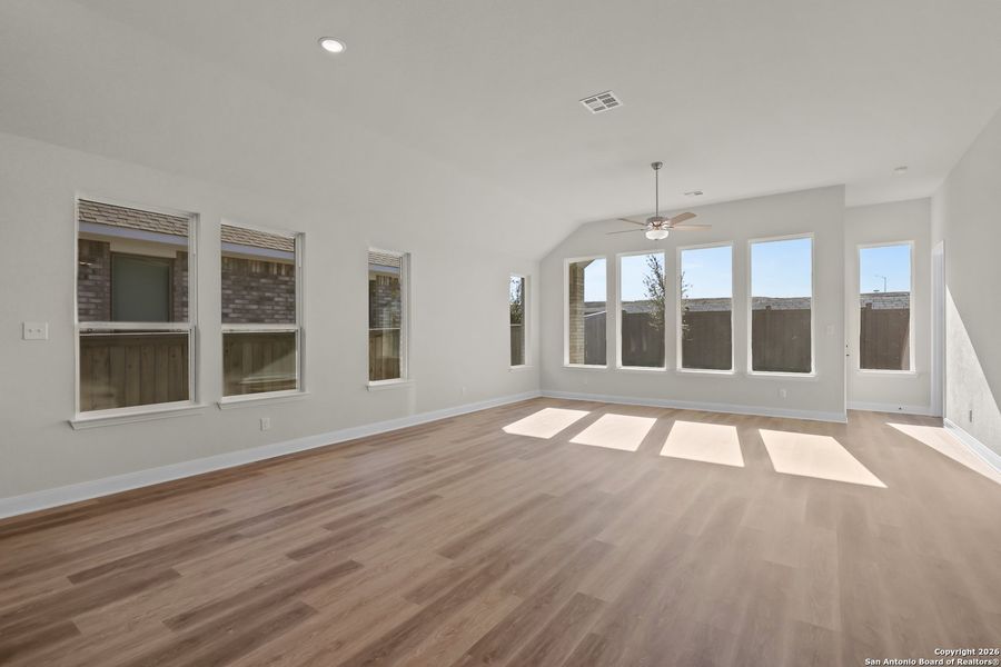Spacious, unfurnished interior of a new home in Mayfair 50', New Braunfels (Image 18).