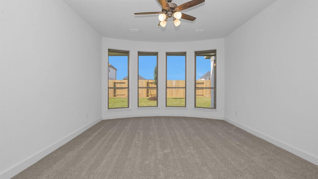 Spacious, unfurnished interior of a new home in Katy Court 70', Katy (Image 6).