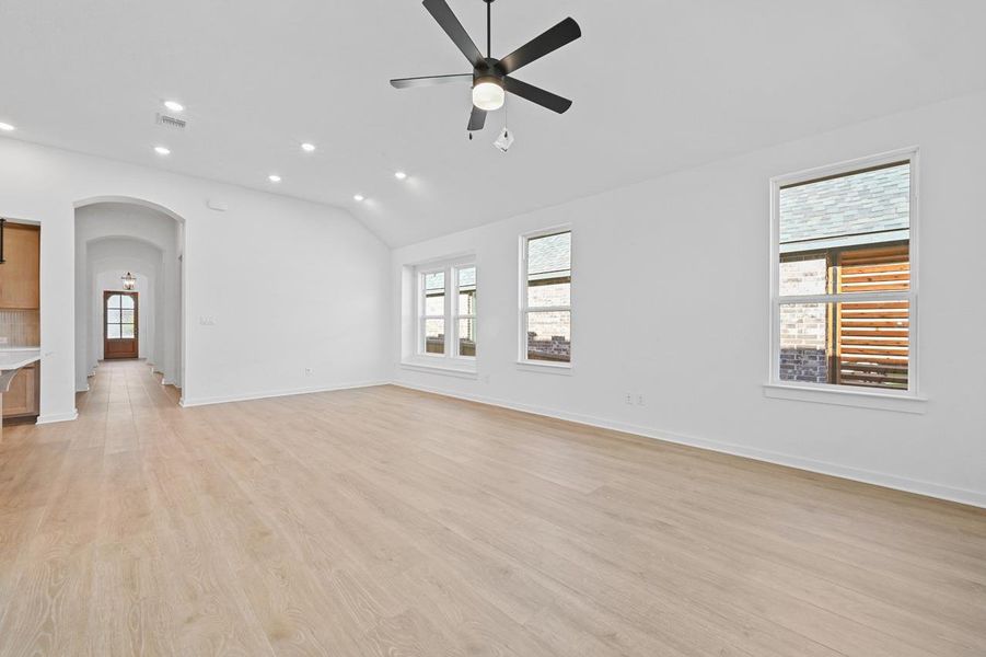 Spacious, unfurnished interior of a new home in 6 Creeks at Waterridge, Kyle (Image 14).