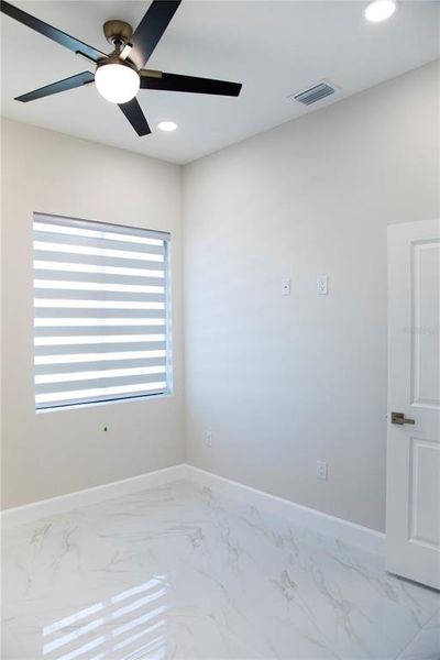 Spacious, unfurnished interior of a new home in , Cape Coral (Image 27).
